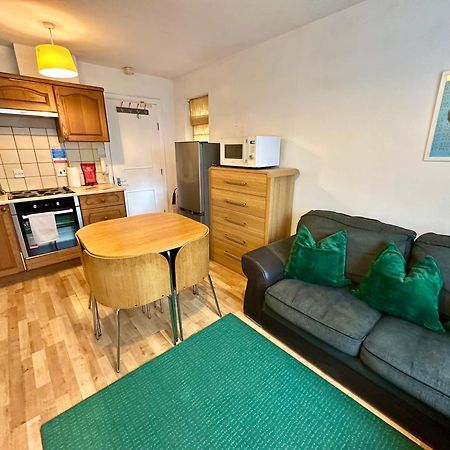 Pound Corner Apartment Godalming Exterior photo
