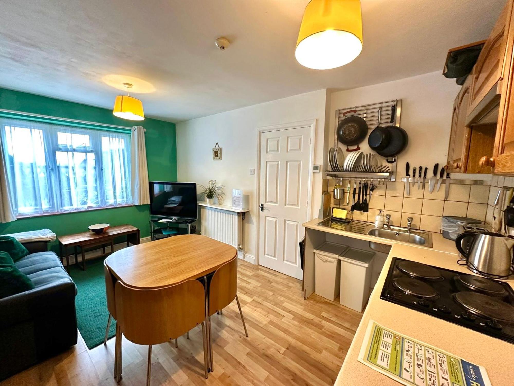 Pound Corner Apartment Godalming Exterior photo